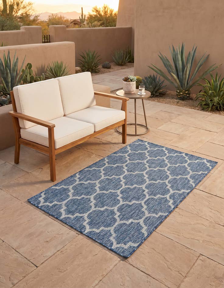Detail image of 3' x 5' 3 Easy-Clean Lattice Indoor / Outdoor Rug