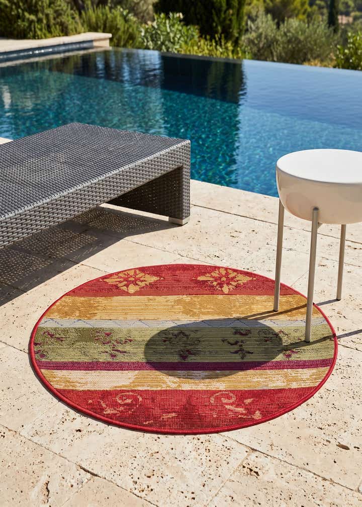 2' 7 x 2' 7 Easy-Clean Modern Indoor / Outdoor Round Rug
