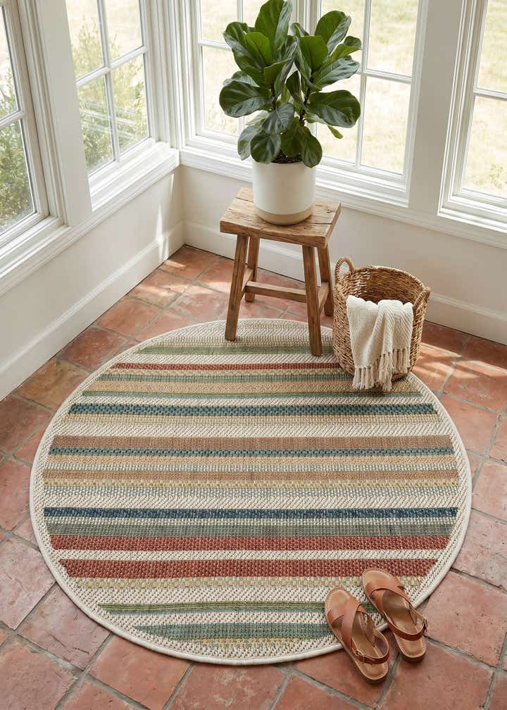3' 3 x 3' 3 Easy-Clean Baja Indoor / Outdoor Round Rug