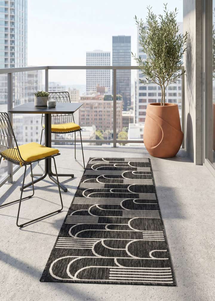 2' x 6' Easy-Clean Modern Indoor / Outdoor Runner Rug