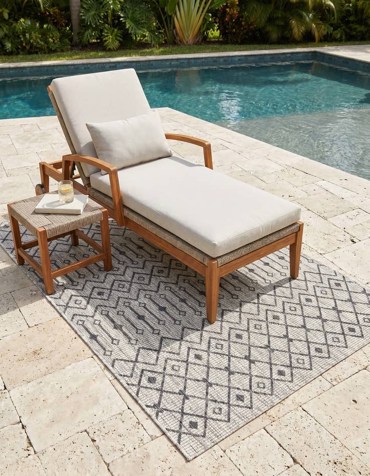 Detail image of 3' x 5' 3 Easy-Clean Trellis Indoor / Outdoor Rug