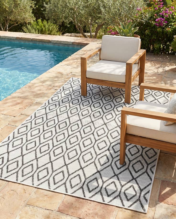 Detail image of 4' x 6' Easy-Clean Jill Zarin Turks and Caicos Indoor / Outdoor Rug