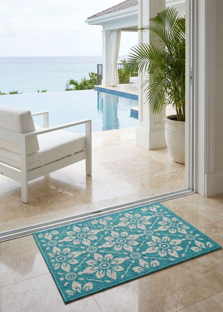 2' x 3' Easy-Clean Lattice Indoor / Outdoor Rug