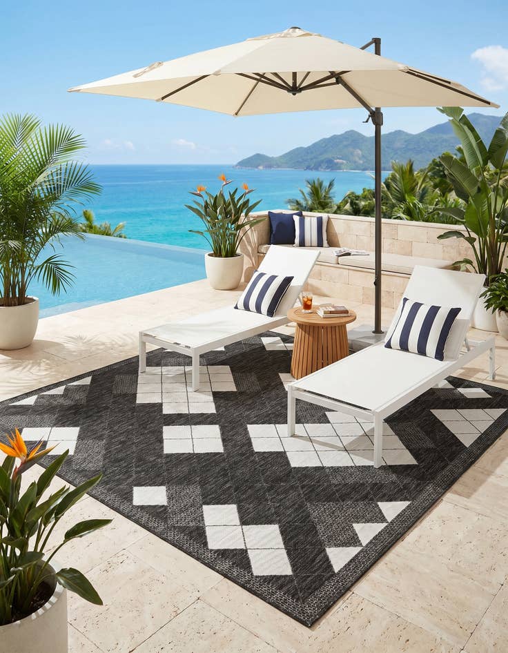 Detail image of 7' 10 x 7' 10 Easy-Clean Modern Indoor / Outdoor Square Rug
