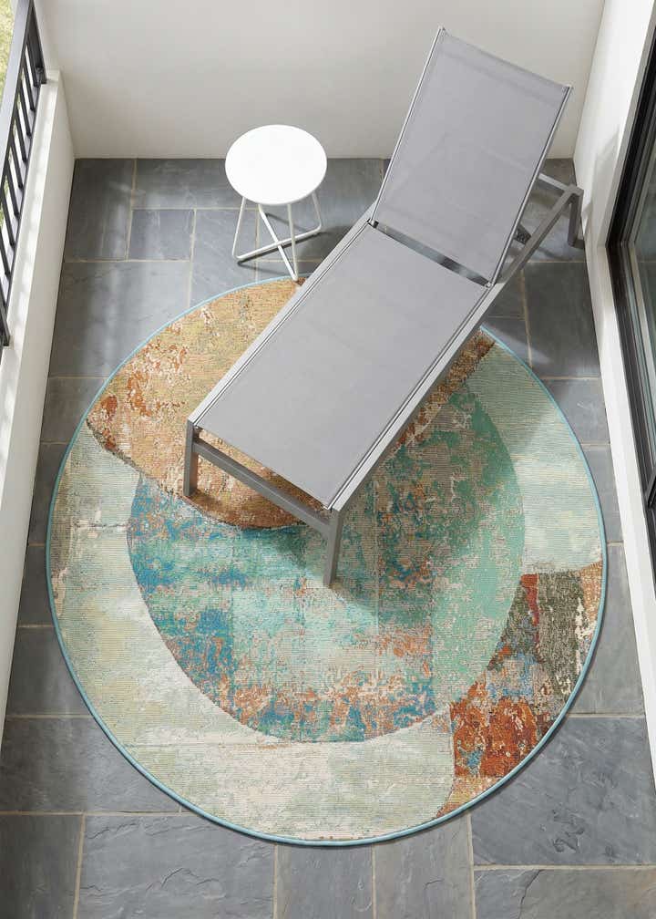 4' 1 x 4' 1 Easy-Clean Modern Indoor / Outdoor Round Rug