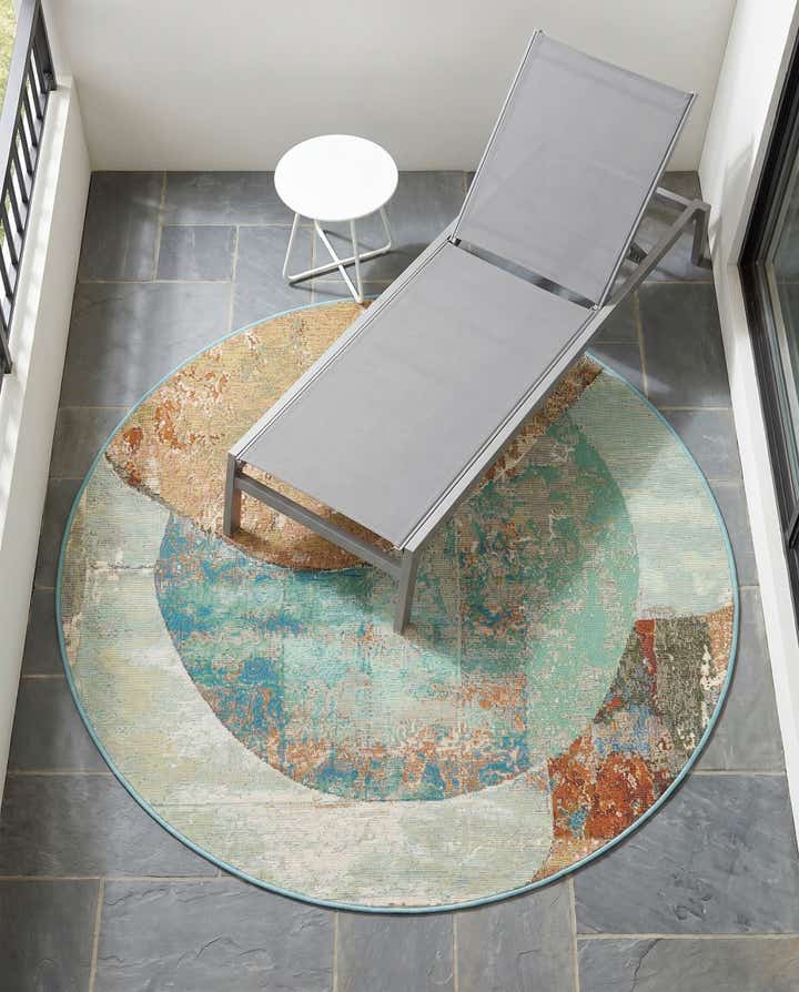 4' 1 x 4' 1 Easy-Clean Modern Indoor / Outdoor Round Rug