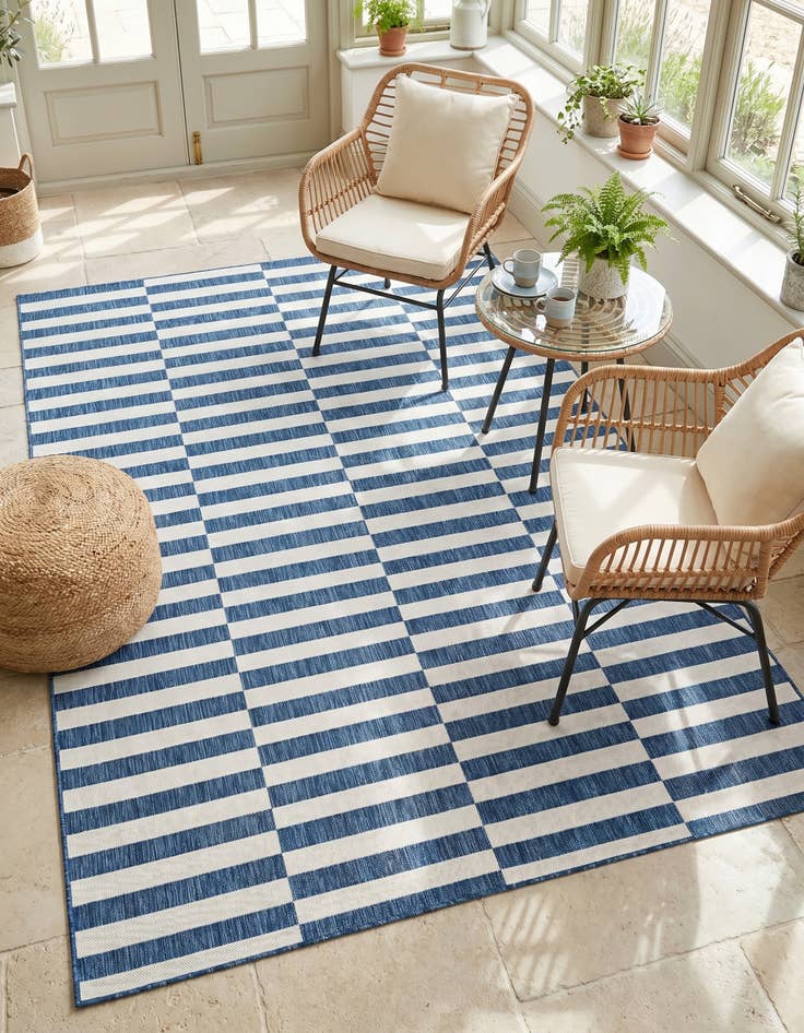 Detail image of 7' x 10' Easy-Clean Ribbon Indoor / Outdoor Rug