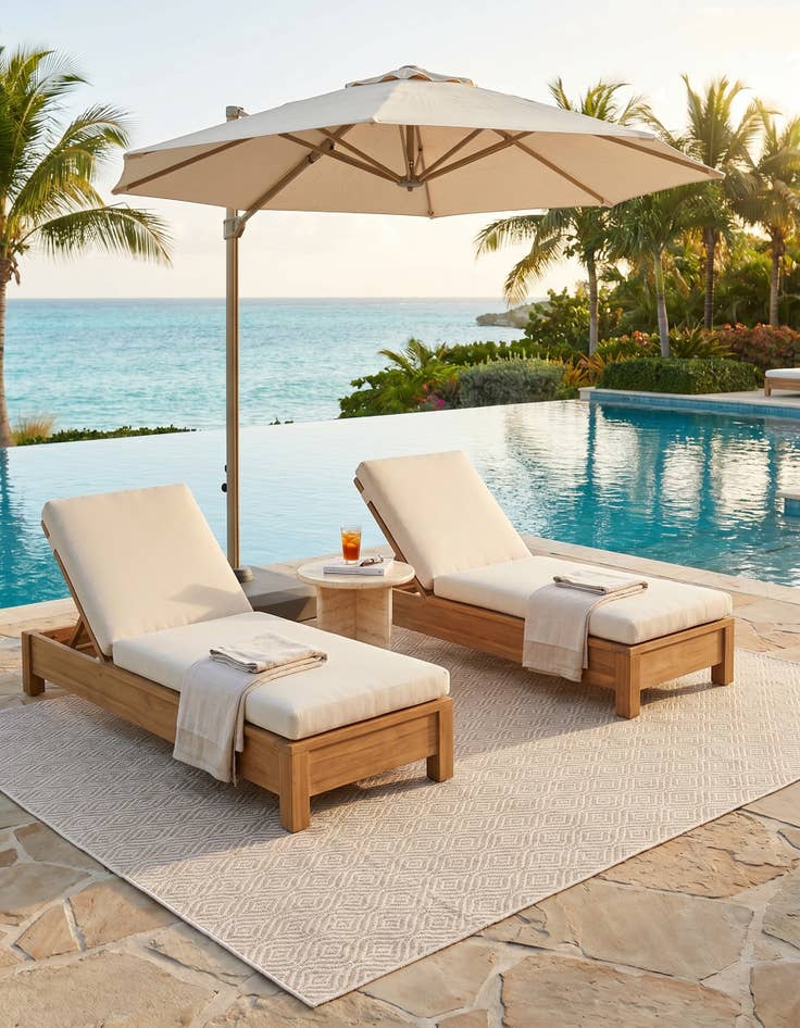 Detail image of 7' 10 x 10' Easy-Clean Lattice Indoor / Outdoor Rug