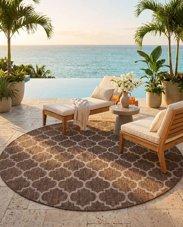 10' 8 x 10' 8 Easy-Clean Lattice Indoor / Outdoor Round Rug