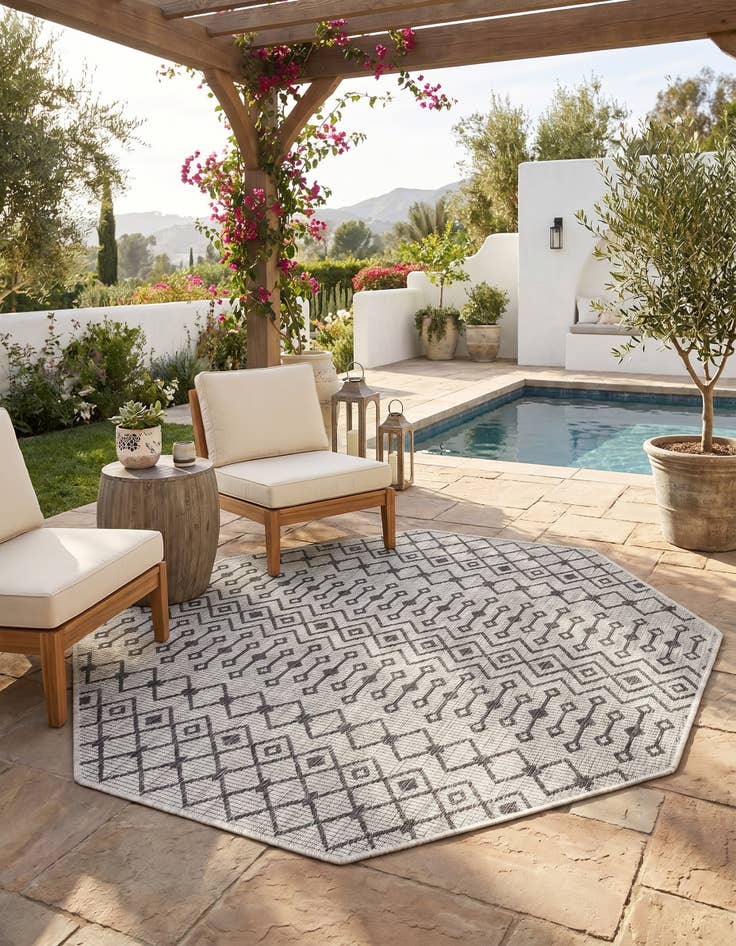 Detail image of 5' 3 x 5' 3 Easy-Clean Lattice Indoor / Outdoor Octagon Rug