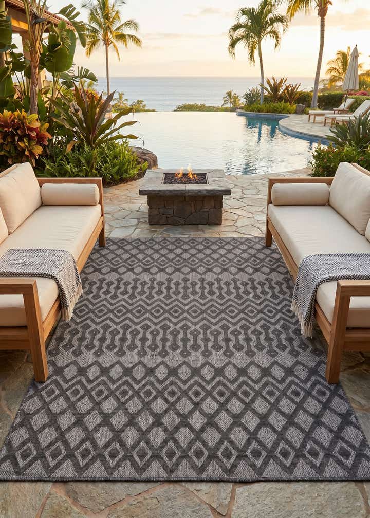 7' 10 x 10' Easy-Clean Trellis Textured Indoor / Outdoor Rug