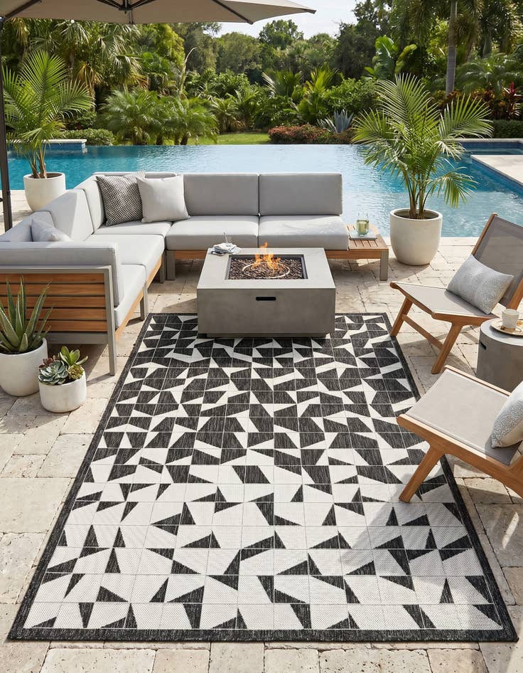 Detail image of 5' 3 x 8' Easy-Clean Modern Indoor / Outdoor Rug