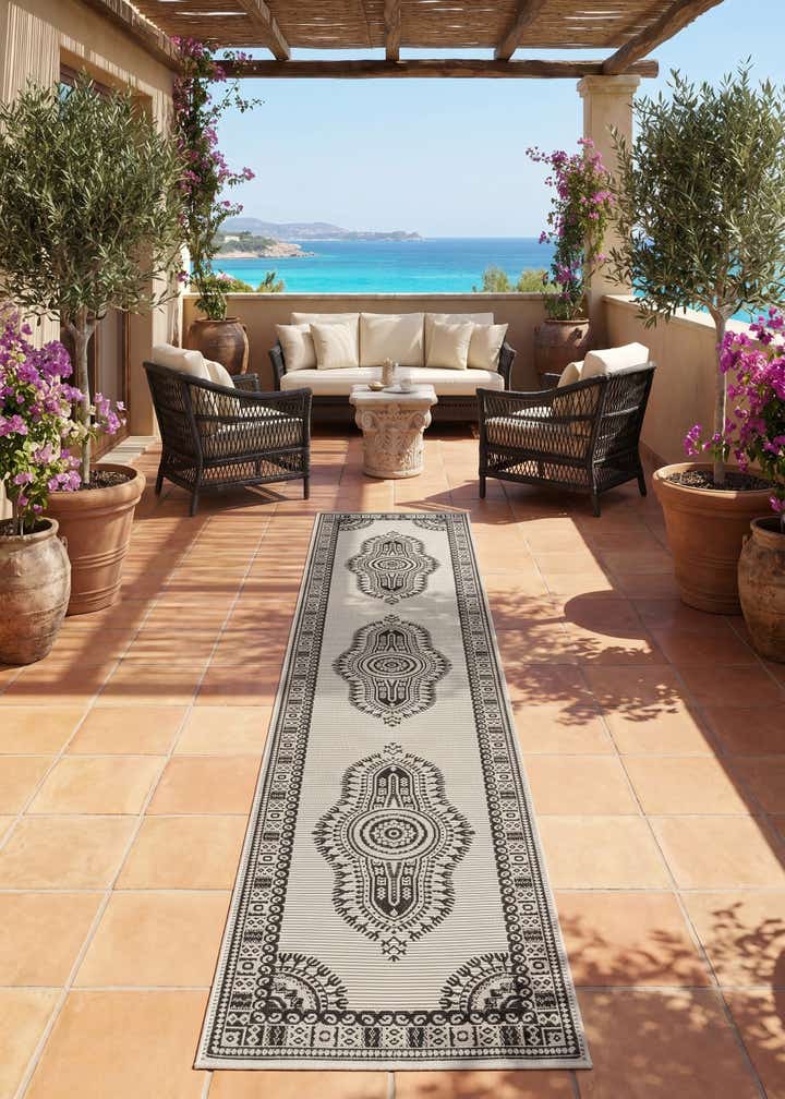 2' 7 x 12' Easy-Clean Traditional Indoor / Outdoor Runner Rug
