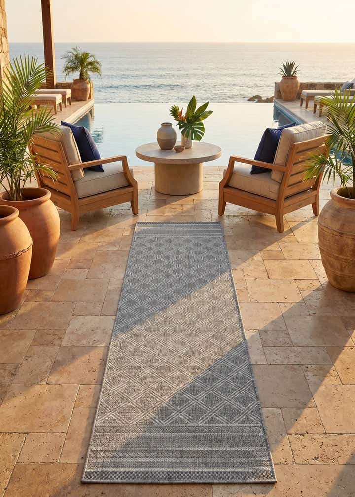 2' x 8' Easy-Clean Trellis Indoor / Outdoor Runner Rug