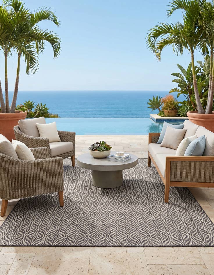 Detail image of 5' 3 x 8' Easy-Clean Lattice Indoor / Outdoor Rug