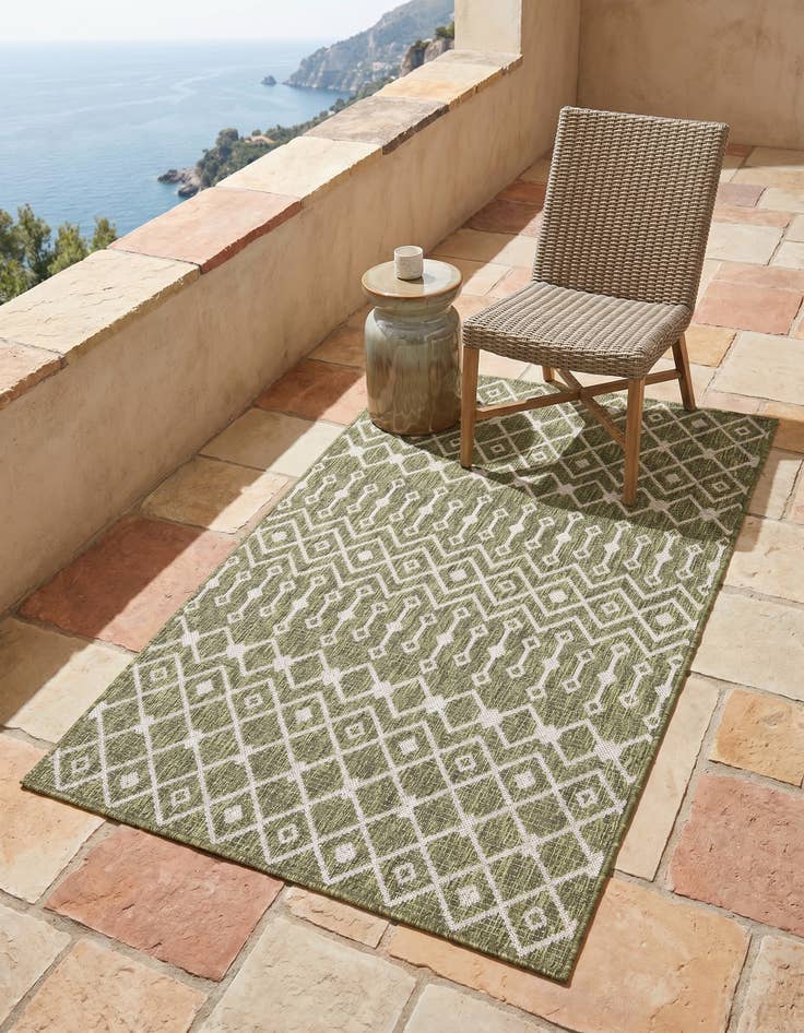 Detail image of 3' x 5' 3 Easy-Clean Trellis Indoor / Outdoor Rug