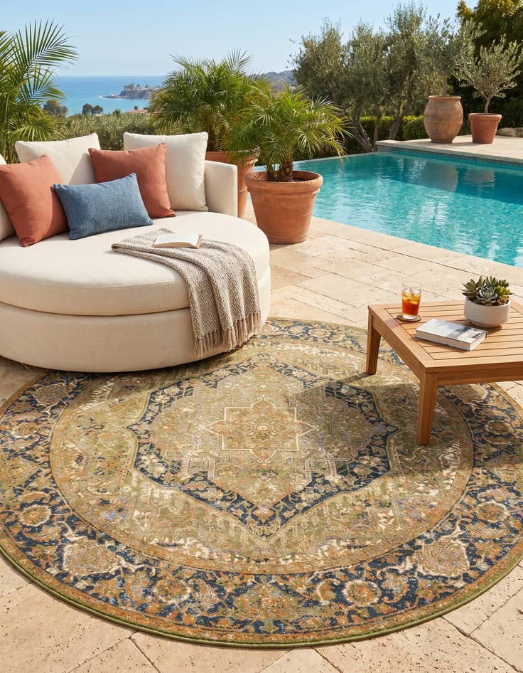 Detail image of 7' 10 x 7' 10 Easy-Clean Traditional Indoor / Outdoor Round Rug