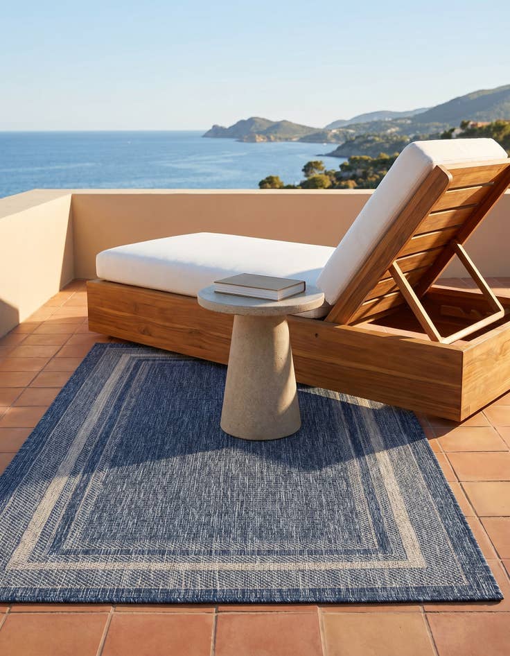 Detail image of 3' x 5' 3 Easy-Clean Border Indoor / Outdoor Rug