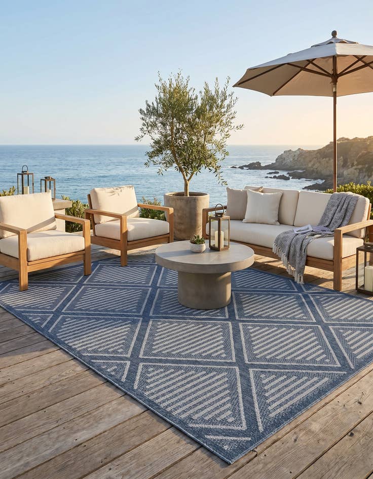 Detail image of 7' 10 x 10' Easy-Clean Trellis Indoor / Outdoor Rug