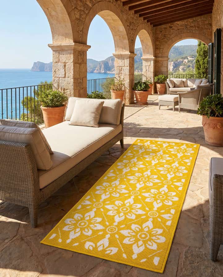 2' x 5' Easy-Clean Lattice Indoor / Outdoor Runner Rug
