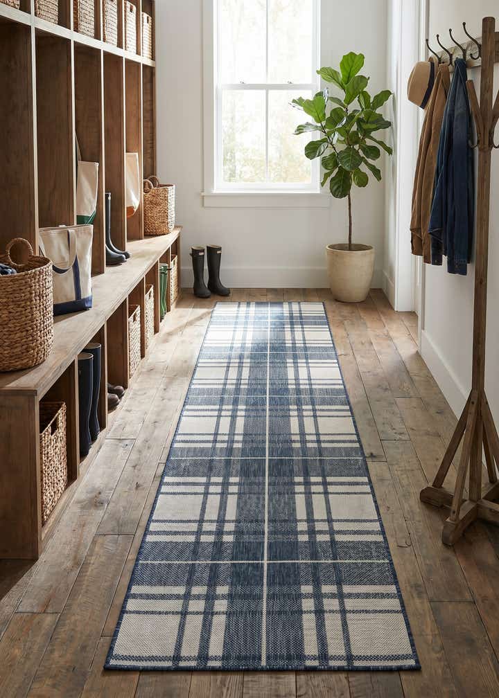 2' 7 x 12' Easy-Clean Checkered Indoor / Outdoor Runner Rug
