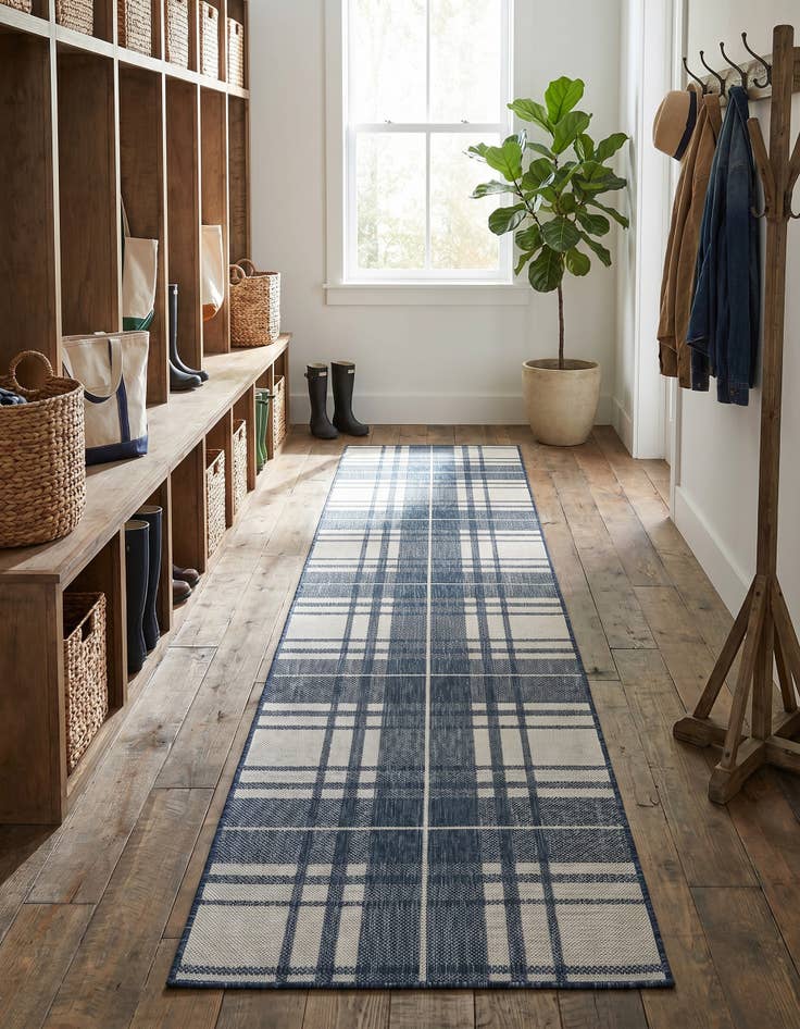 Detail image of 2' 7 x 12' Easy-Clean Checkered Indoor / Outdoor Runner Rug