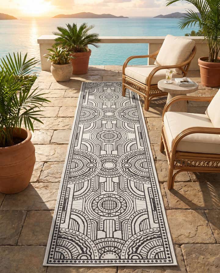 2' x 8' Easy-Clean Traditional Indoor / Outdoor Runner Rug