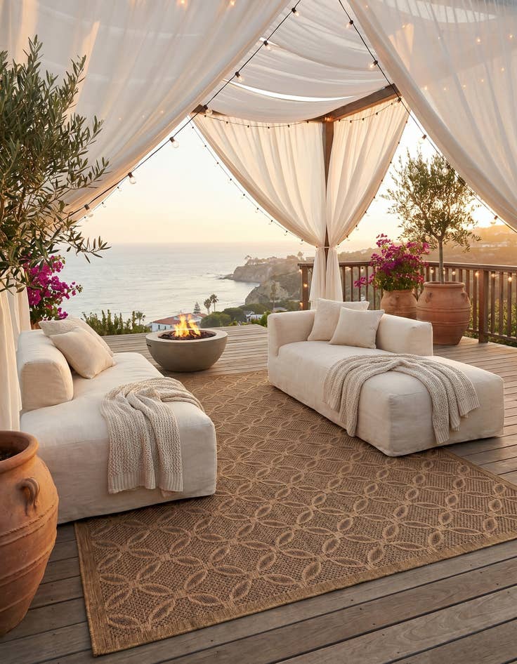 Detail image of 7' x 10' Easy-Clean Lattice Indoor / Outdoor Rug