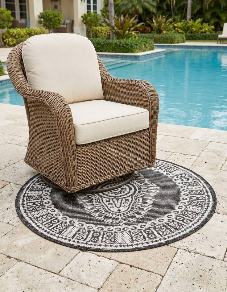 Detail image of 3' x 3' Easy-Clean Traditional Indoor / Outdoor Round Rug