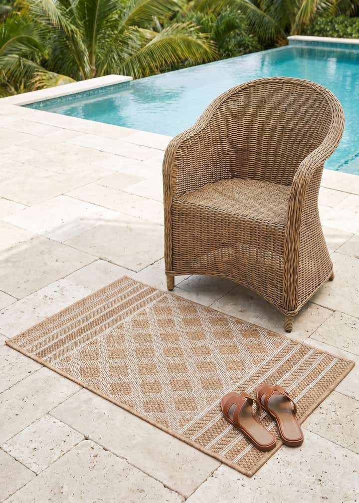 2' x 3' 1 Easy-Clean Trellis Indoor / Outdoor Rug