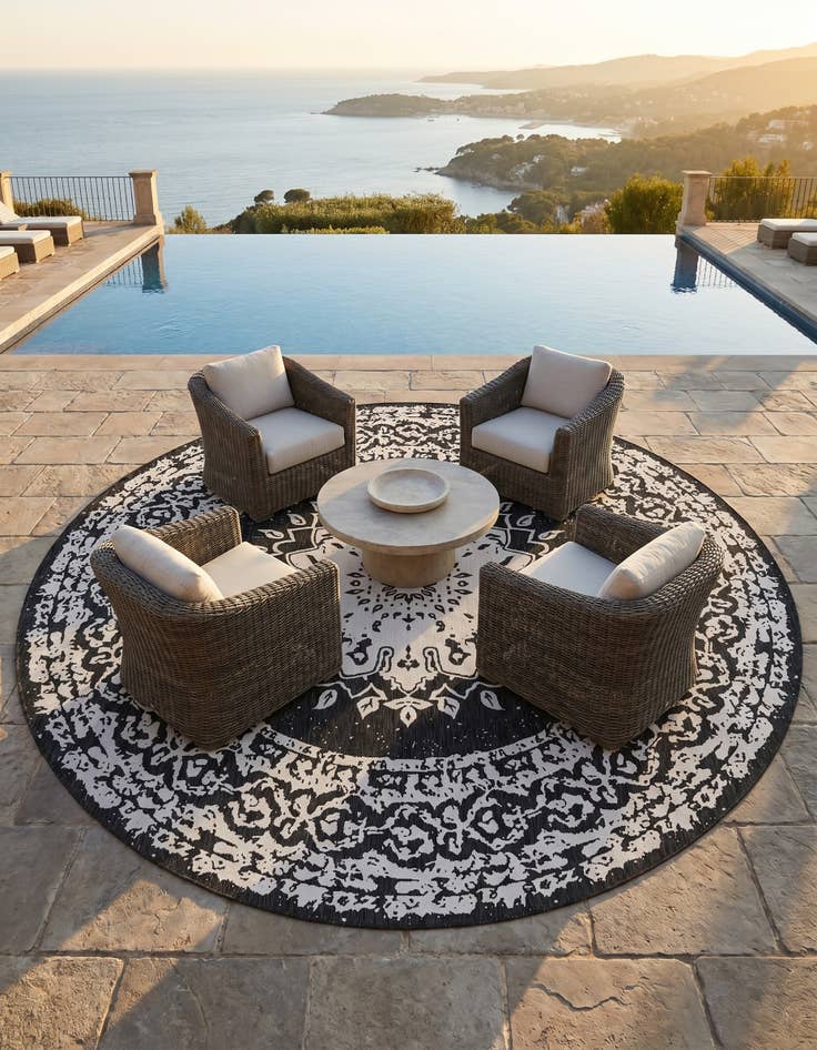 Detail image of 13' x 13' Easy-Clean Traditional Indoor / Outdoor Round Rug