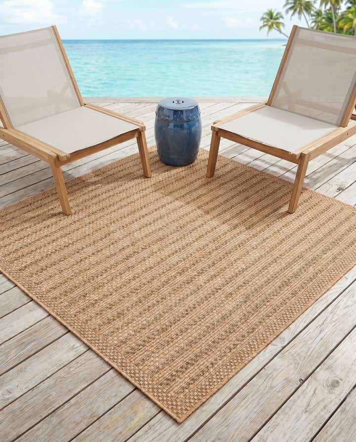 5' 3 x 5' 3 Easy-Clean Border Indoor / Outdoor Square Rug