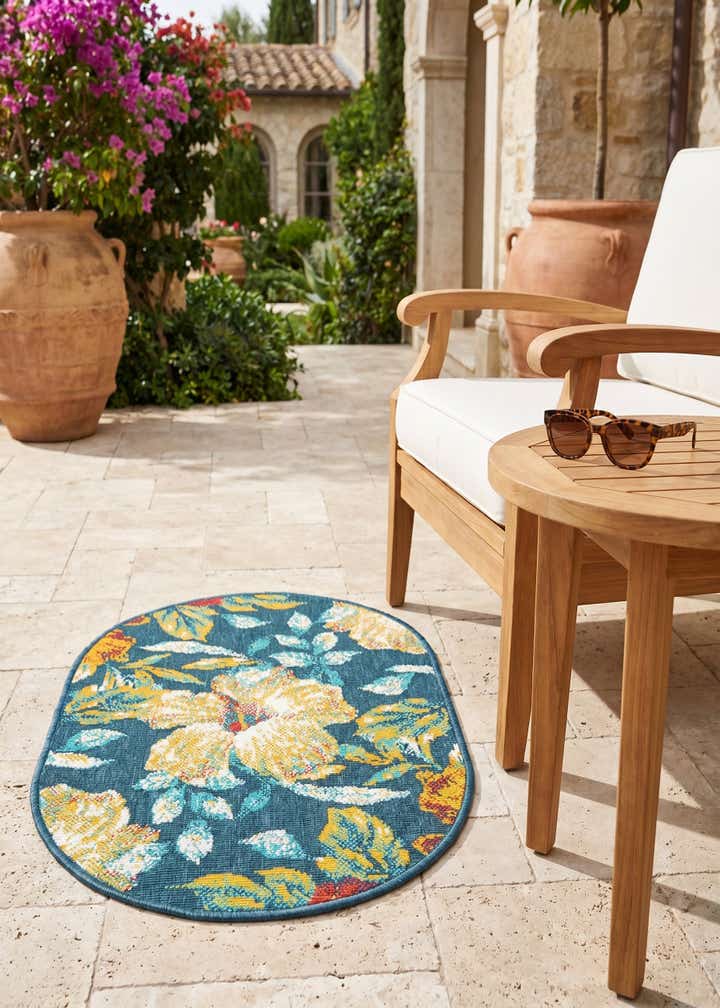 2' x 3' Easy-Clean Coastal Indoor / Outdoor Oval Rug