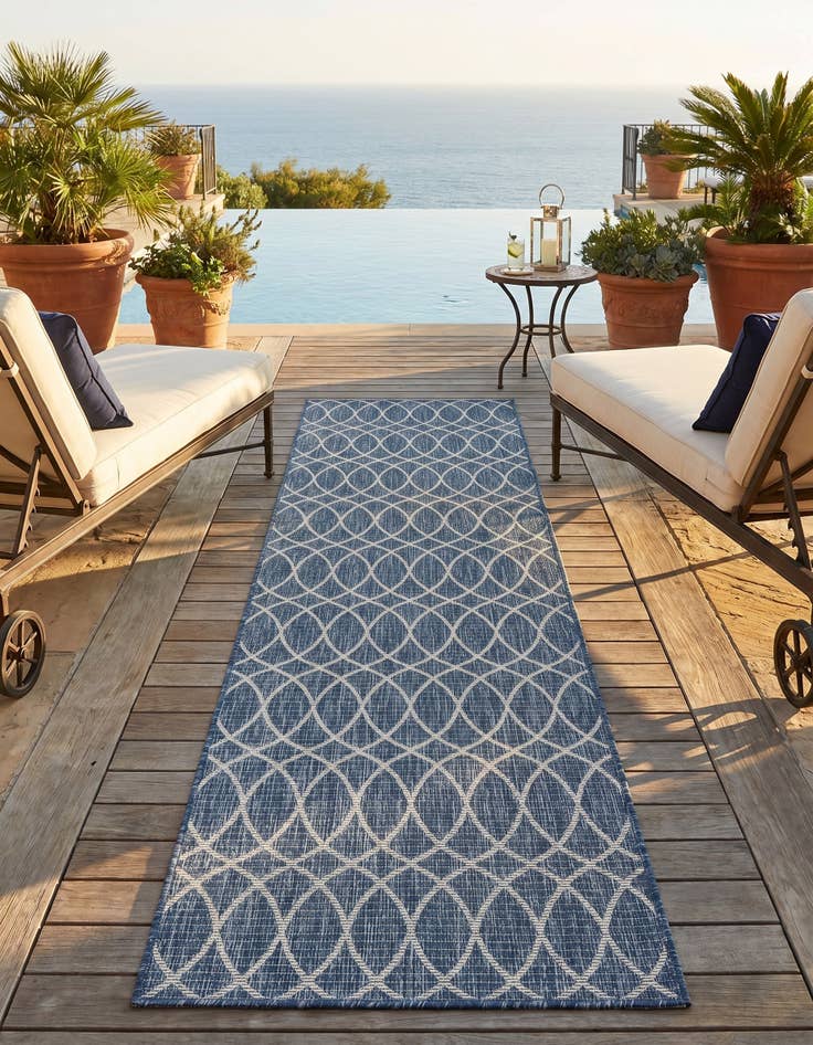 Detail image of 2' 7 x 10' Easy-Clean Trellis Indoor / Outdoor Runner Rug