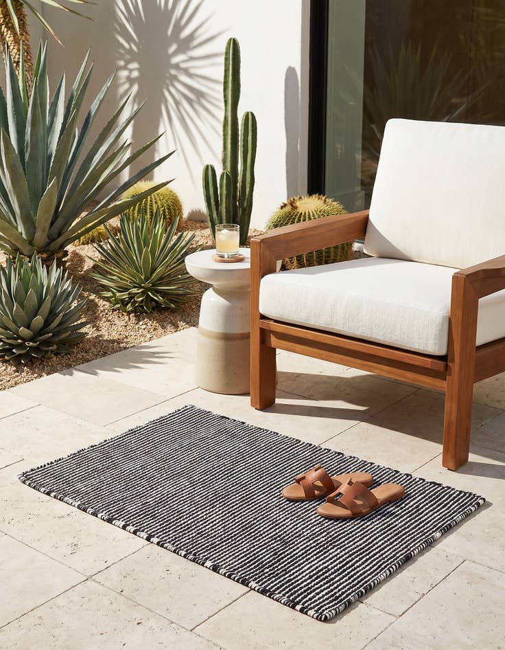 Detail image of 2' 2 x 3' 1 Easy-Clean Jill Zarin Palm Springs Indoor / Outdoor Rug