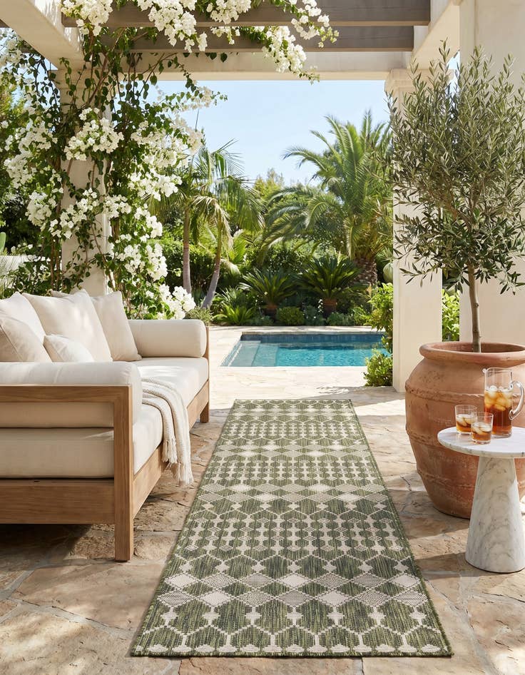 Detail image of 2' 7 x 10' Easy-Clean Trellis Indoor / Outdoor Runner Rug