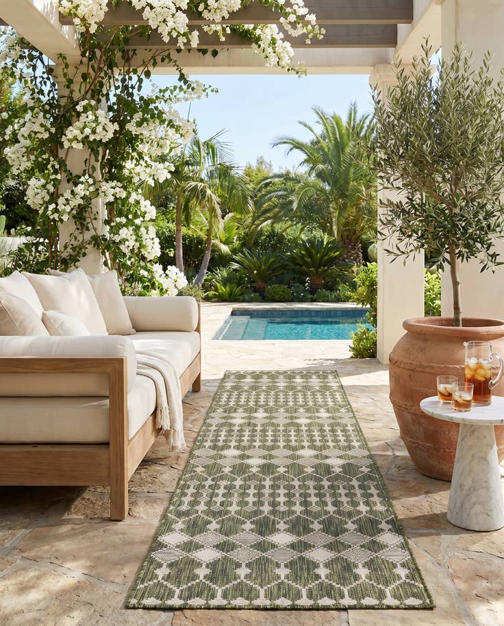 Detail image of 2' 7 x 10' Easy-Clean Trellis Indoor / Outdoor Runner Rug