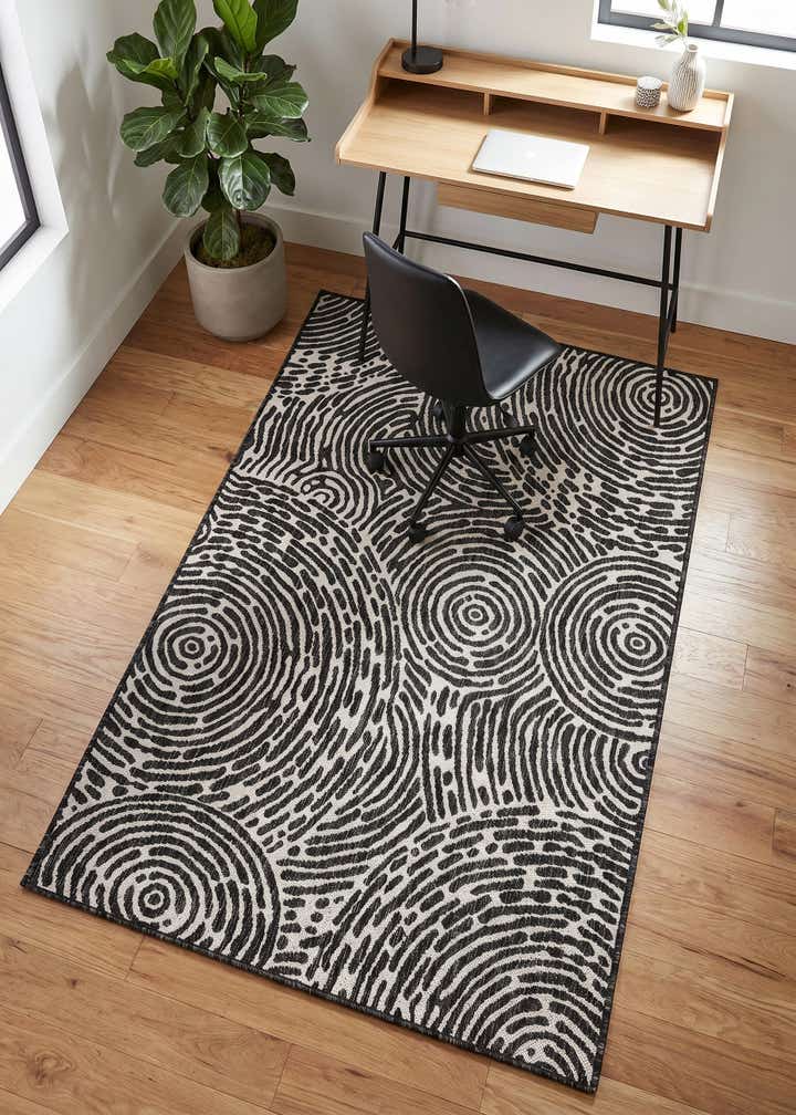 4' x 6' Easy-Clean Modern Indoor / Outdoor Rug