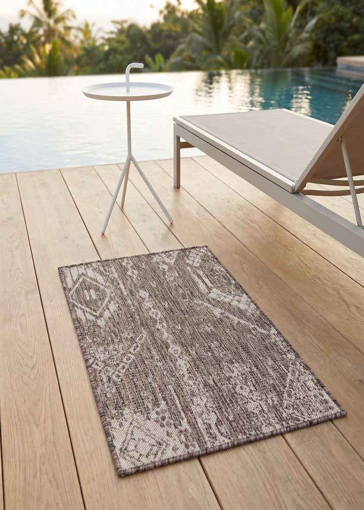 2' x 3' Easy-Clean Bohemian Indoor / Outdoor Rug