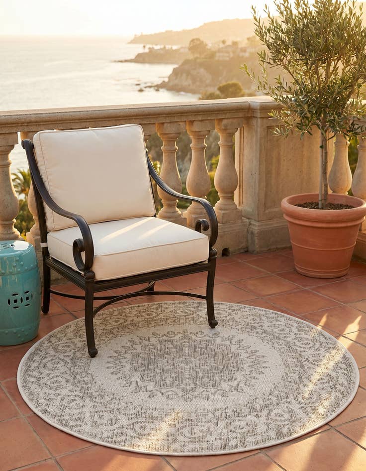 Detail image of 3' x 3' Easy-Clean Traditional Indoor / Outdoor Round Rug