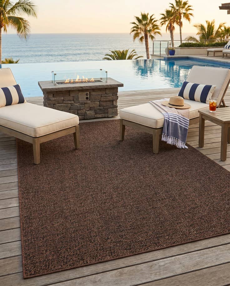 Detail image of 5' 3 x 8' Easy-Clean Modern Indoor / Outdoor Rug