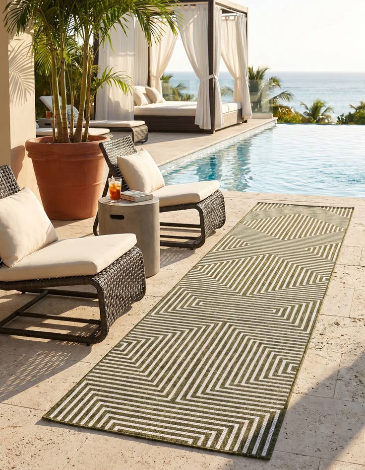 Detail image of 2' 7 x 12' Easy-Clean Modern Indoor / Outdoor Runner Rug