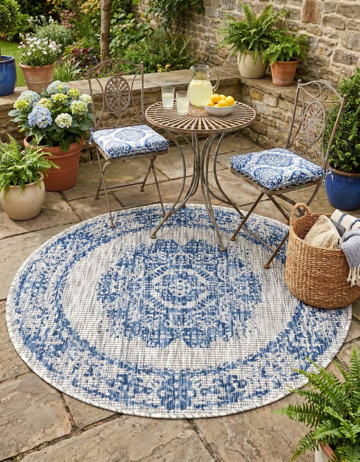 Detail image of 4' x 4' Easy-Clean Traditional Indoor / Outdoor Round Rug