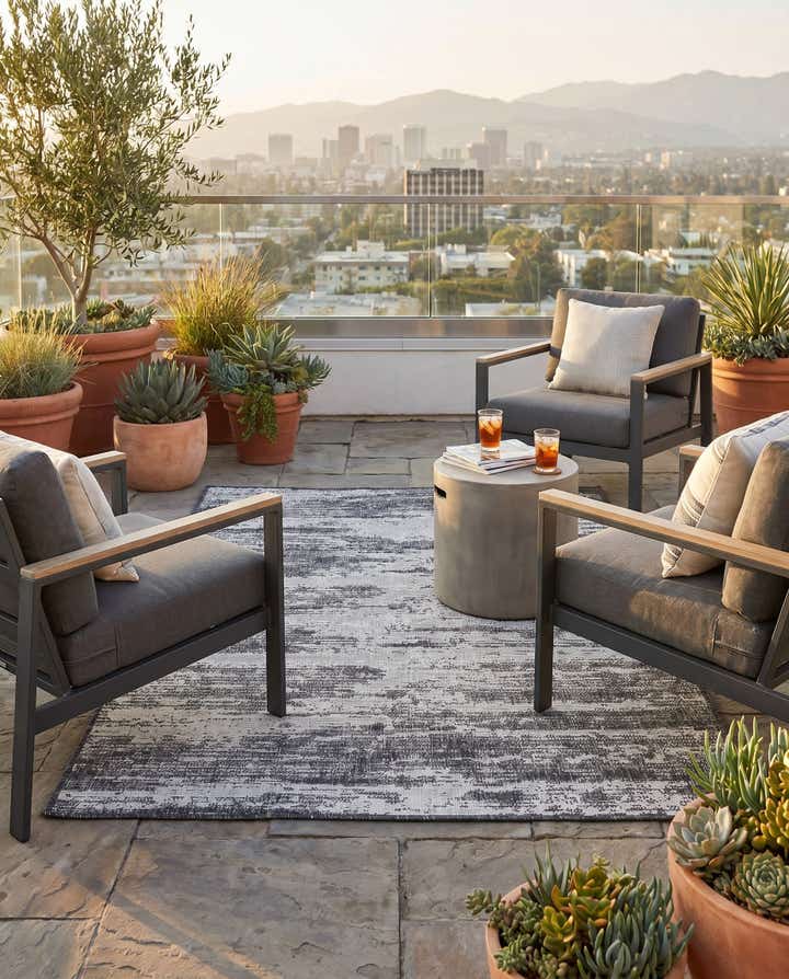 4' x 6' Easy-Clean Modern Indoor / Outdoor Rug