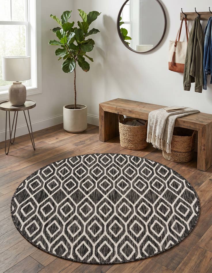 Detail image of 4' x 4' Easy-Clean Jill Zarin Turks and Caicos Indoor / Outdoor Round Rug