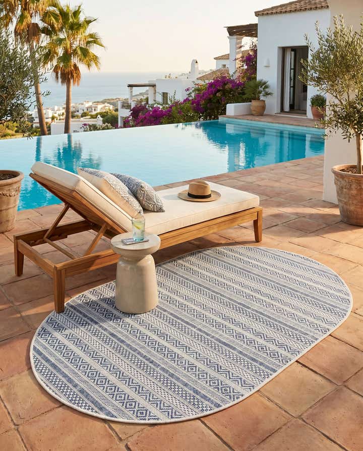 3' x 5' 3 Easy-Clean Ribbon Indoor / Outdoor Oval Rug