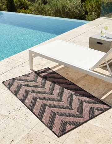 3' 3 x 5' Easy-Clean Modern Indoor / Outdoor Rug