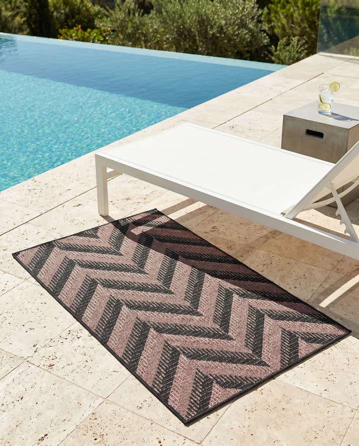 3' 3 x 5' Easy-Clean Modern Indoor / Outdoor Rug