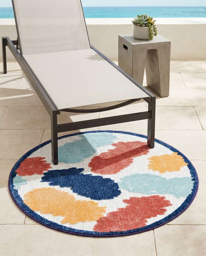 3' 3 x 3' 3 Easy-Clean Belize Indoor / Outdoor Round Rug