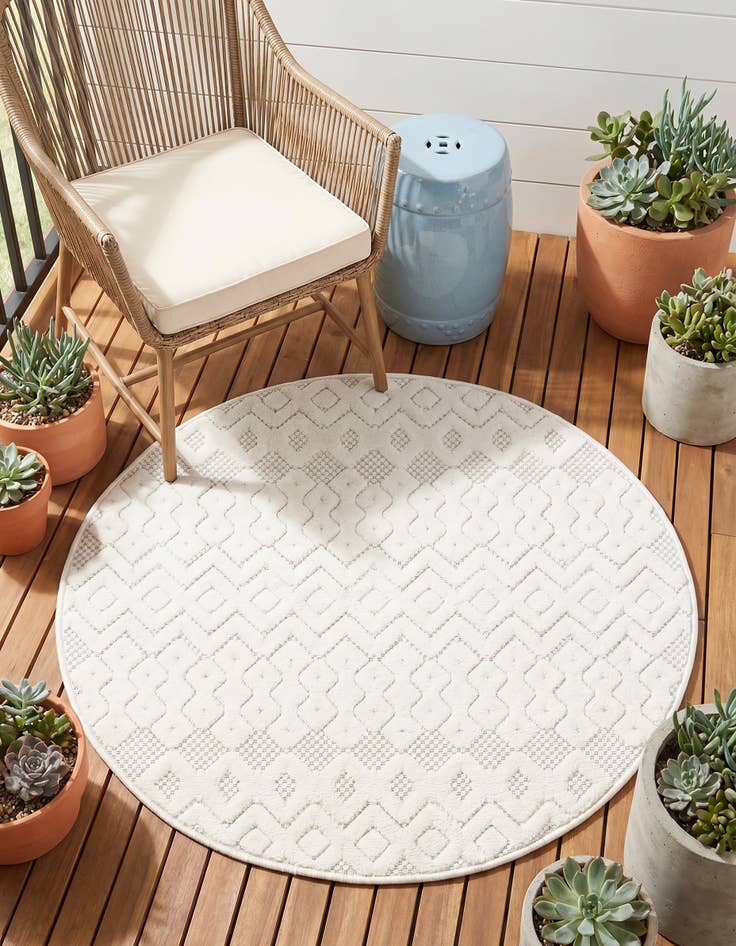 Detail image of 3' x 3' Easy-Clean Trellis Textured Indoor / Outdoor Round Rug